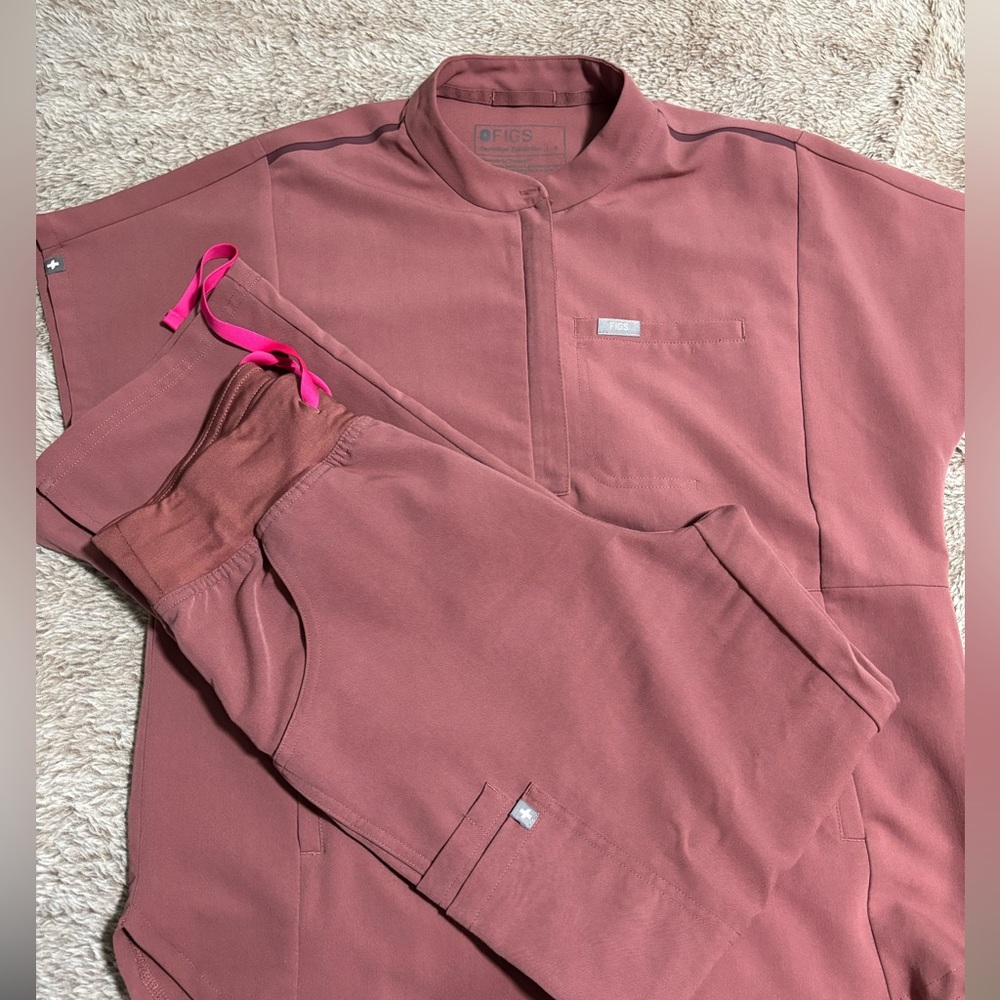 FIGS scrubs S petite